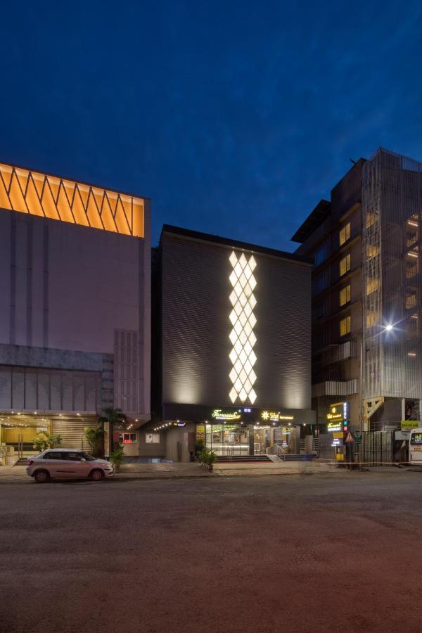 Hotel Sifat International Surat Exterior photo