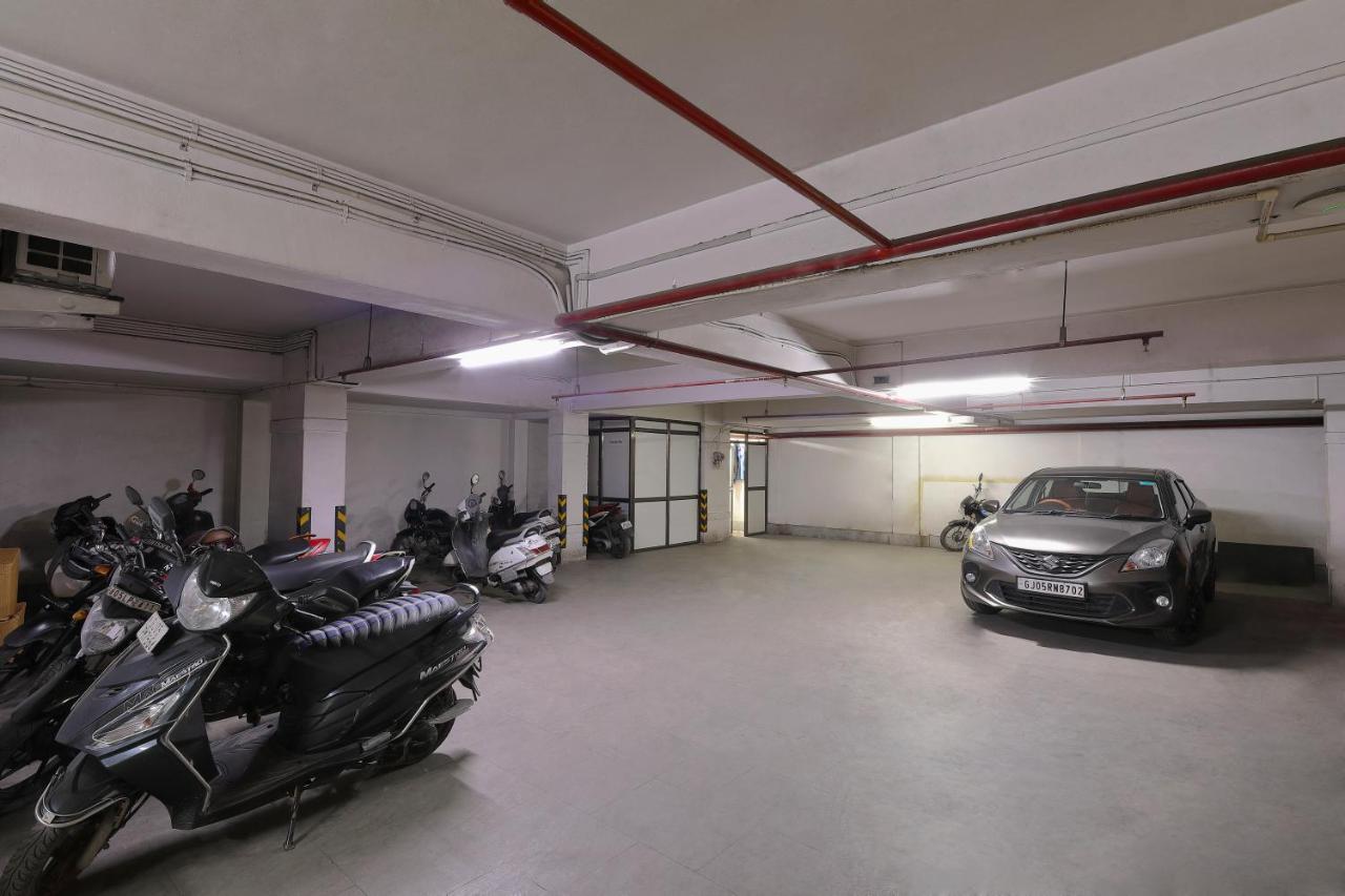 Hotel Sifat International Surat Exterior photo