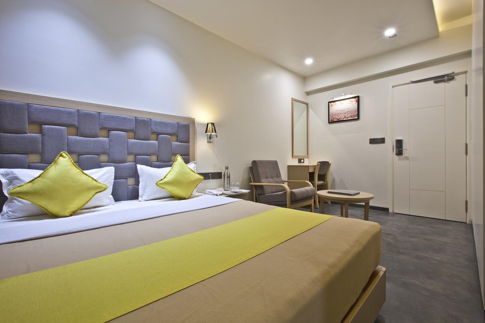 Hotel Sifat International Surat Exterior photo