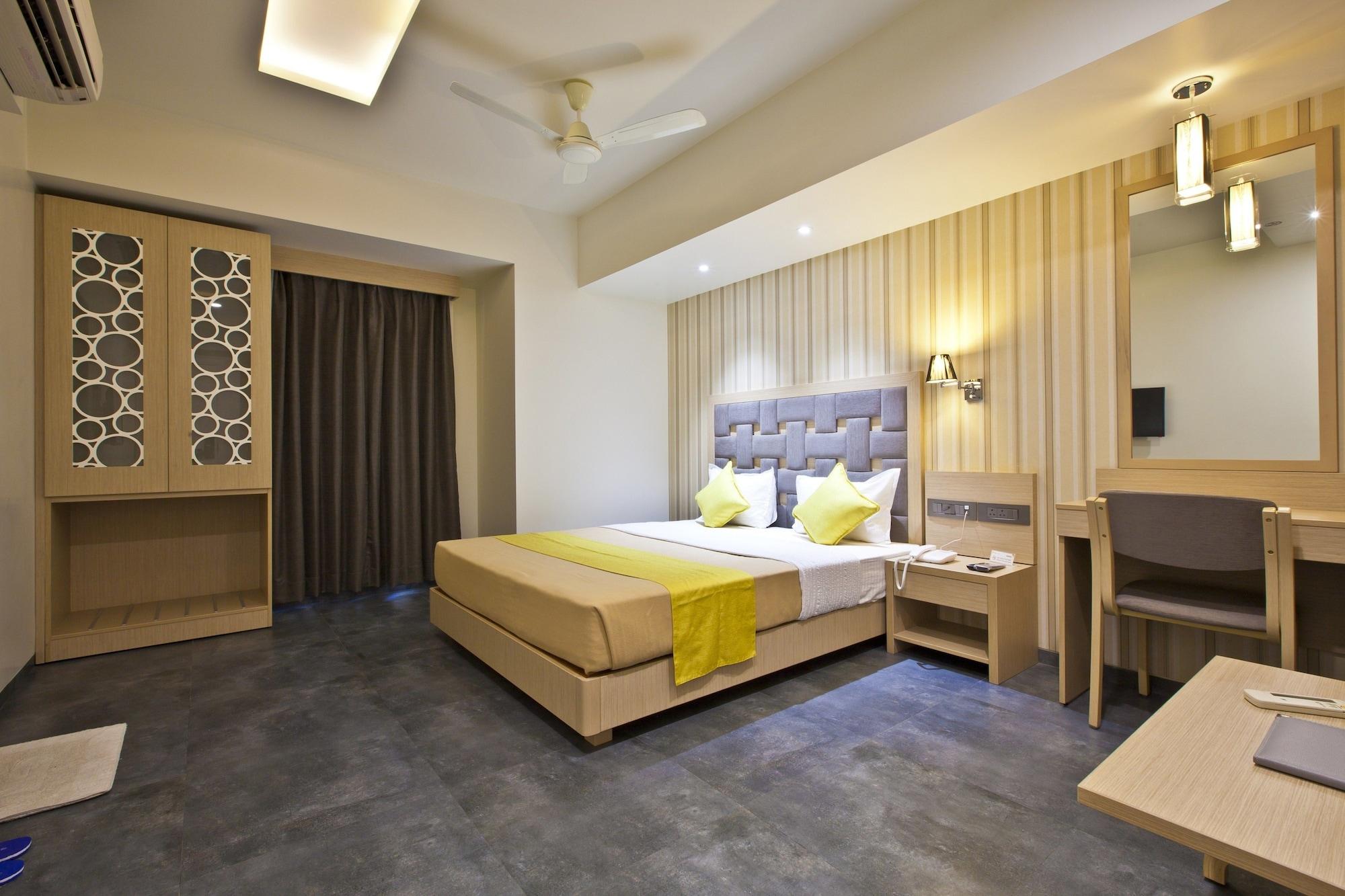 Hotel Sifat International Surat Exterior photo