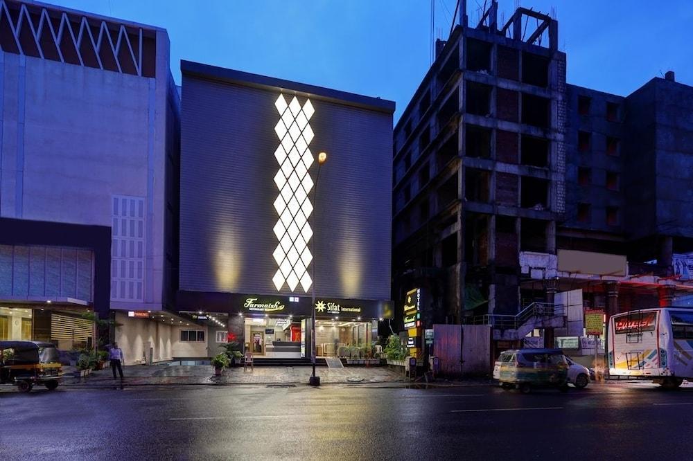 Hotel Sifat International Surat Exterior photo