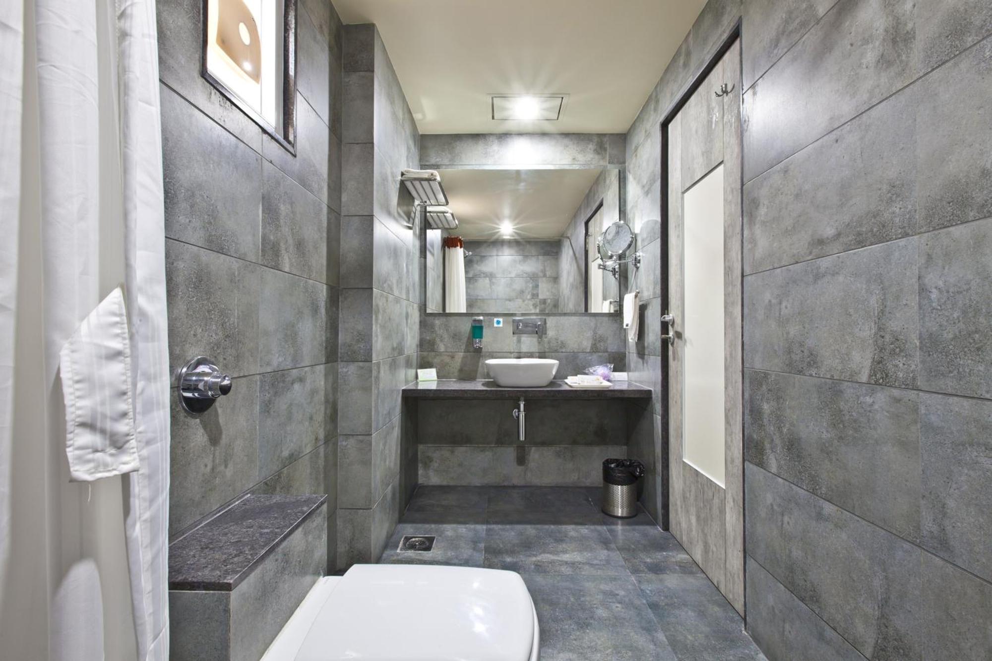 Hotel Sifat International Surat Exterior photo