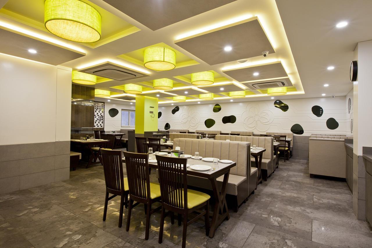 Hotel Sifat International Surat Exterior photo